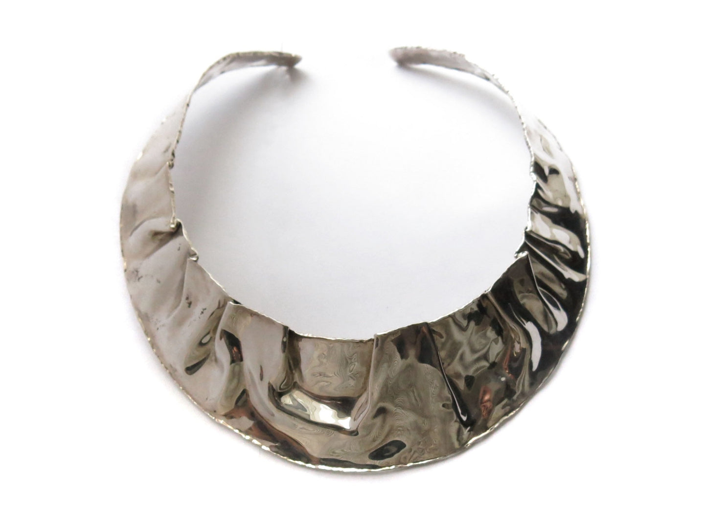 VINTAGE SILVER FOLDED COLLAR