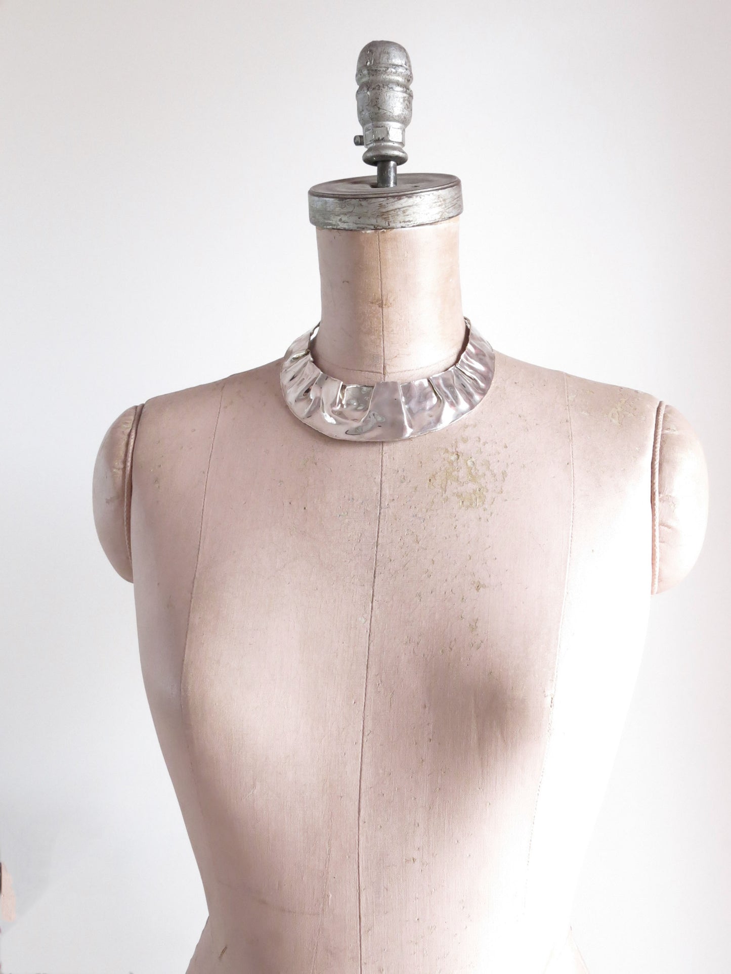 VINTAGE SILVER FOLDED COLLAR