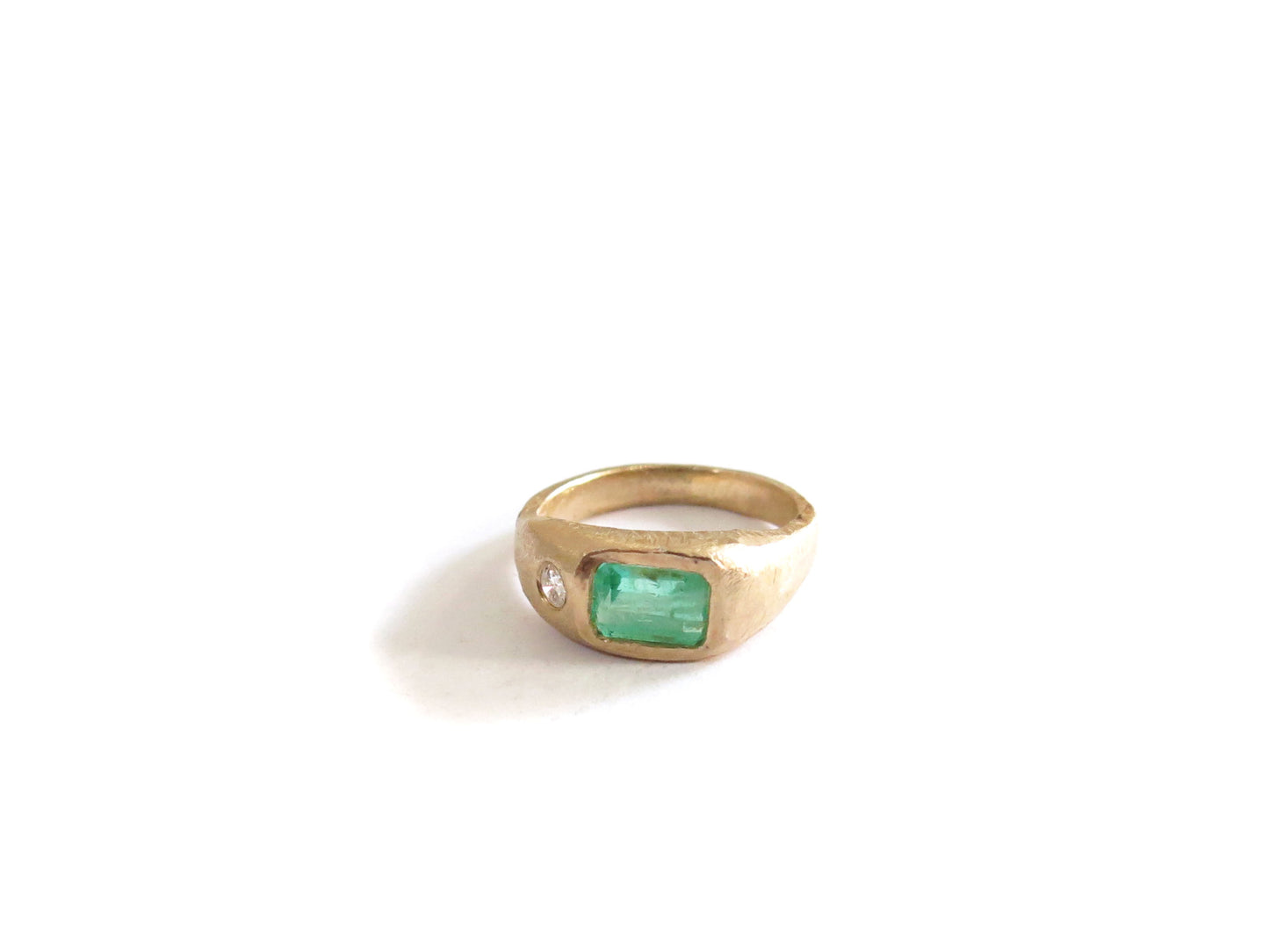 14K EMERALD + DIAMOND RING