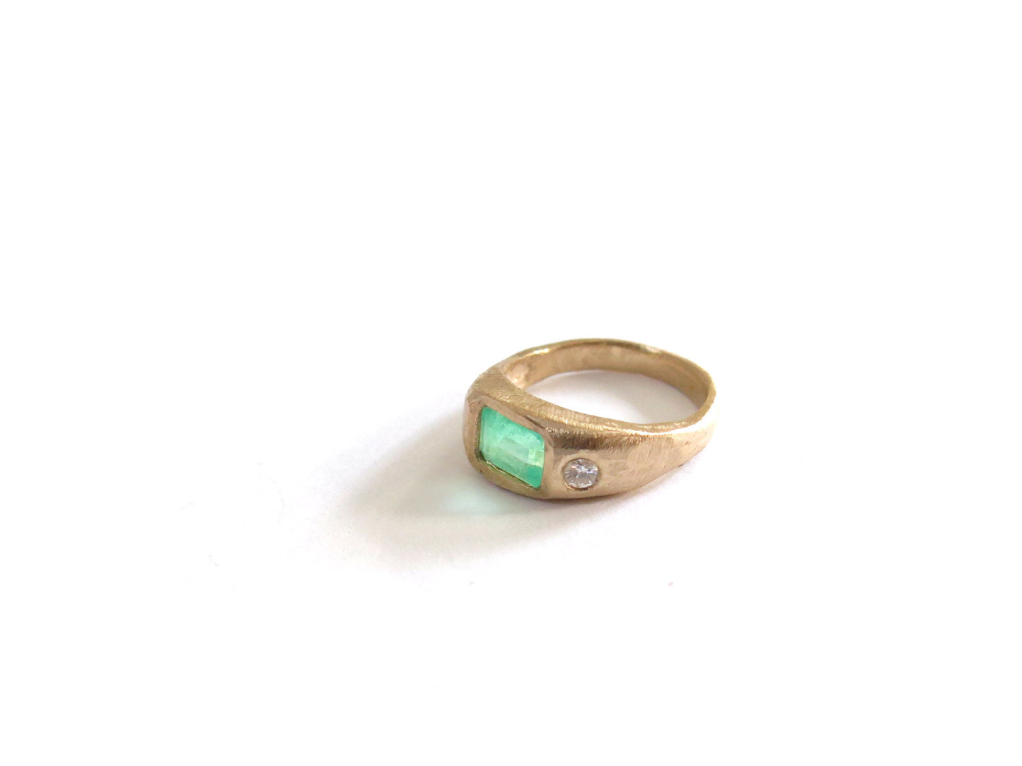 14K EMERALD + DIAMOND RING