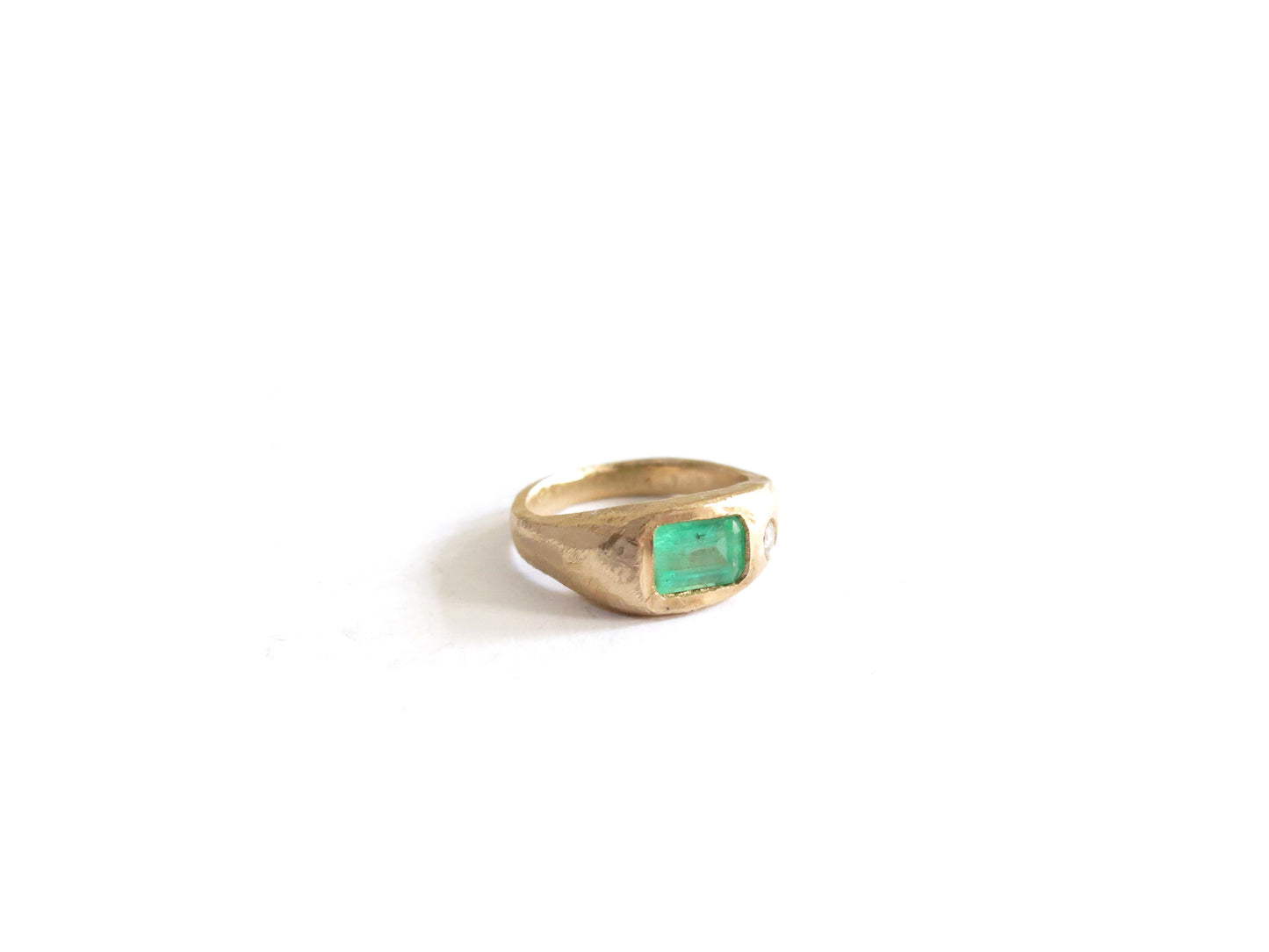 14K EMERALD + DIAMOND RING