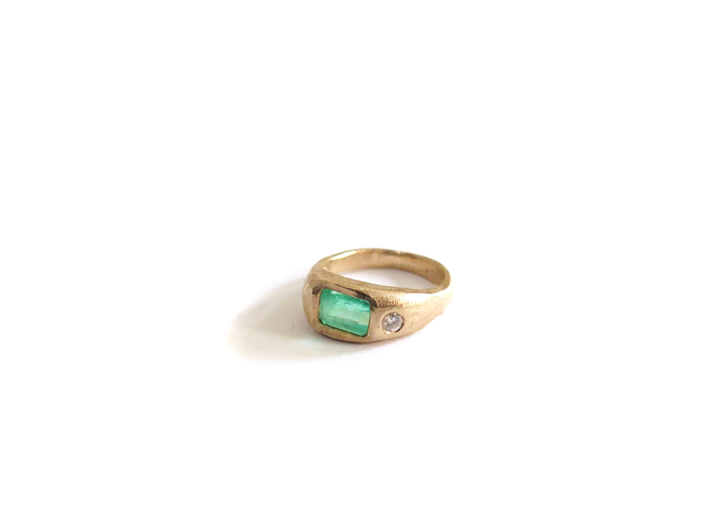 14K EMERALD + DIAMOND RING