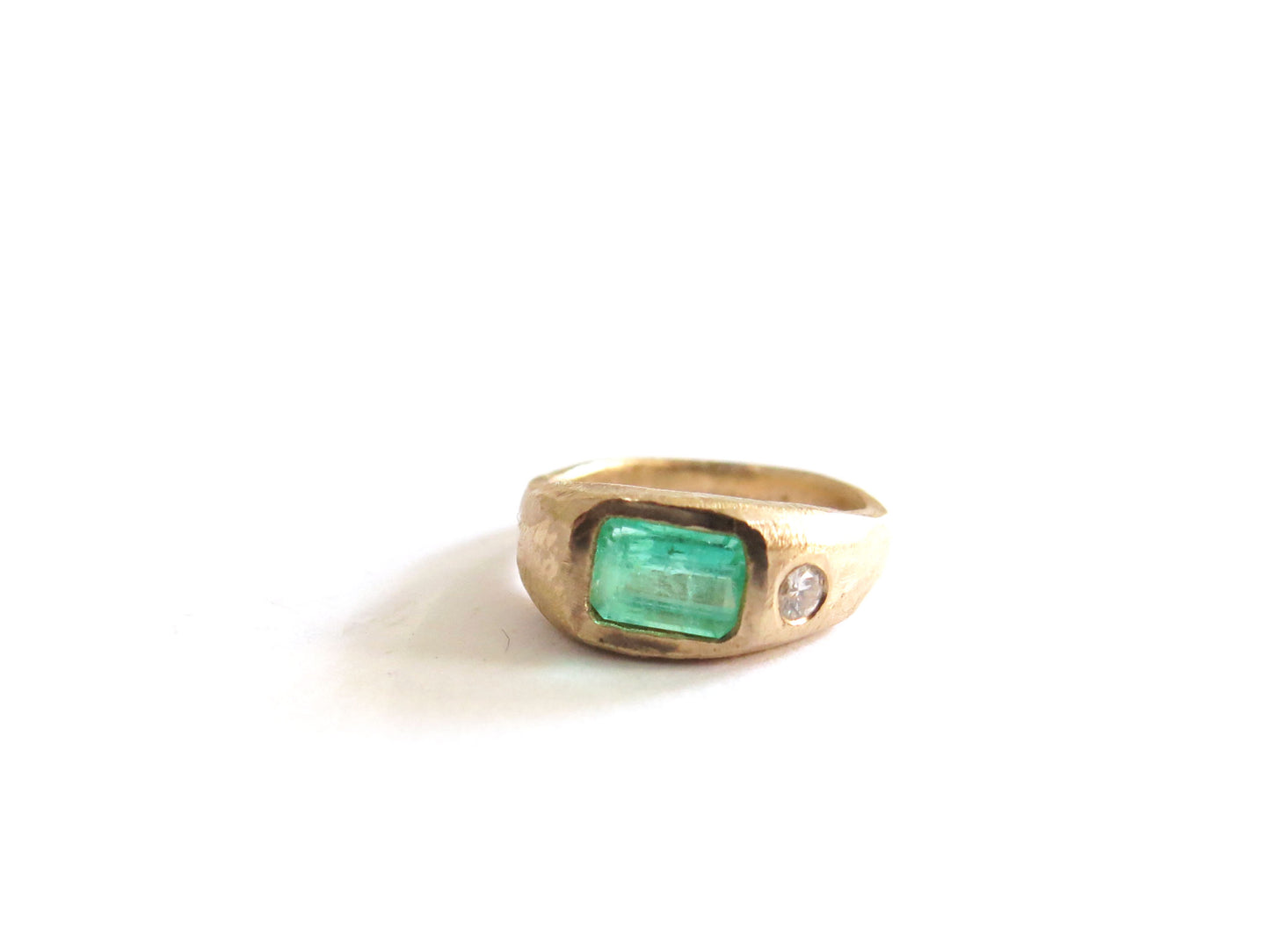 14K EMERALD + DIAMOND RING
