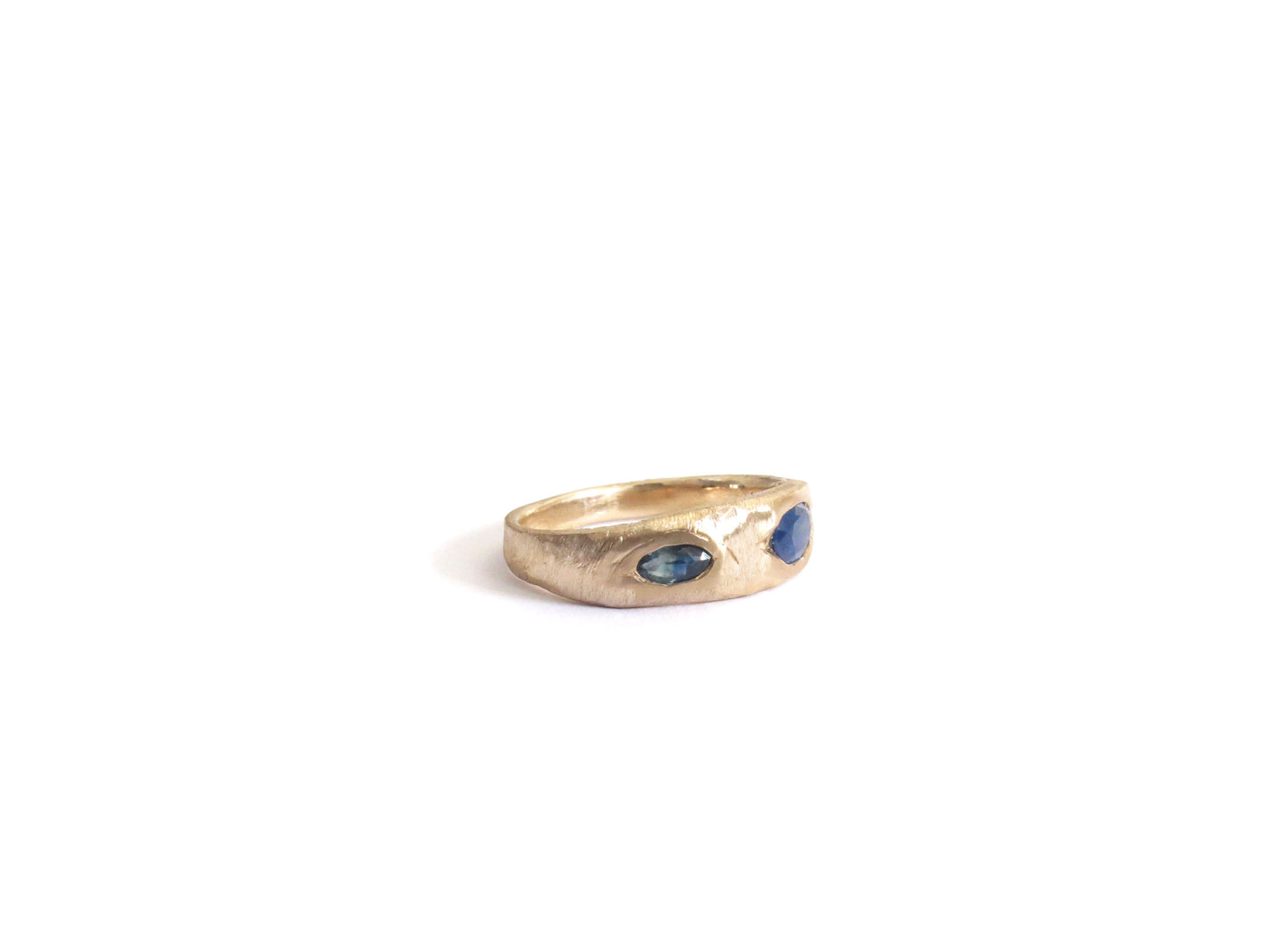 14K SAPPHIRE EYES RING