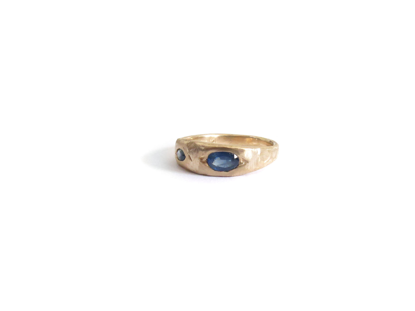 14K SAPPHIRE EYES RING