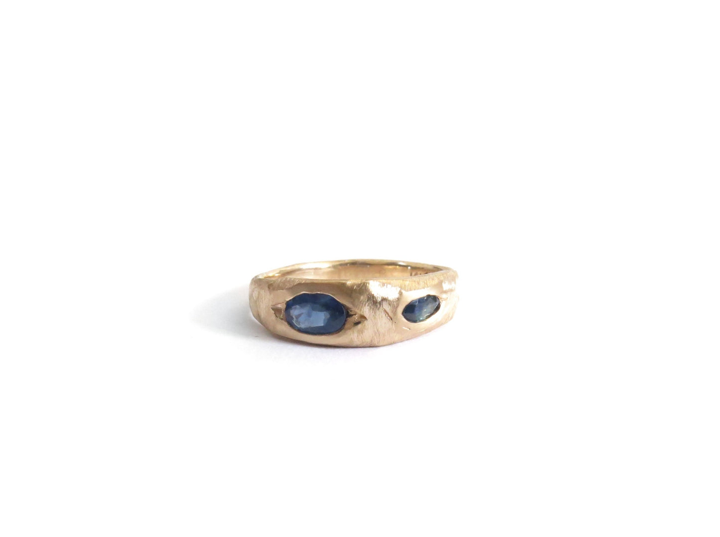 14K SAPPHIRE EYES RING