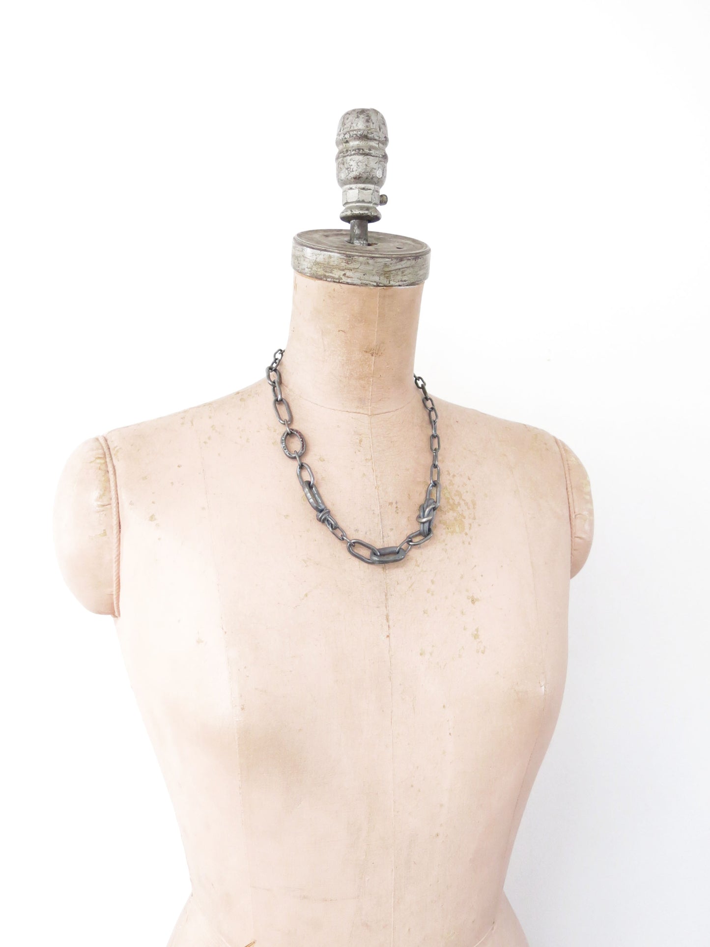 SAPPHIRES & GARNET MIX KNOT CHAIN