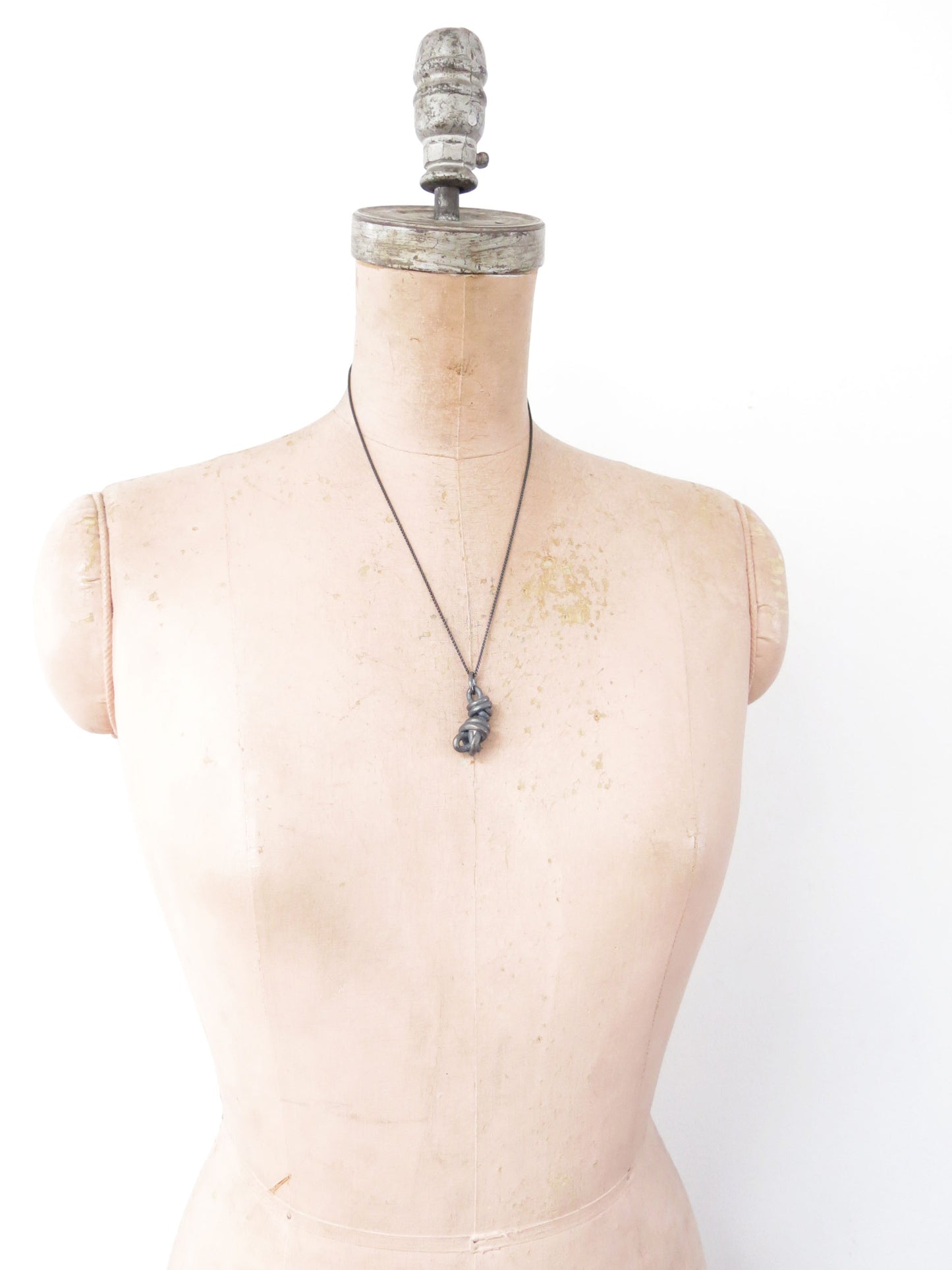 DOUBLE KNOT PENDANT