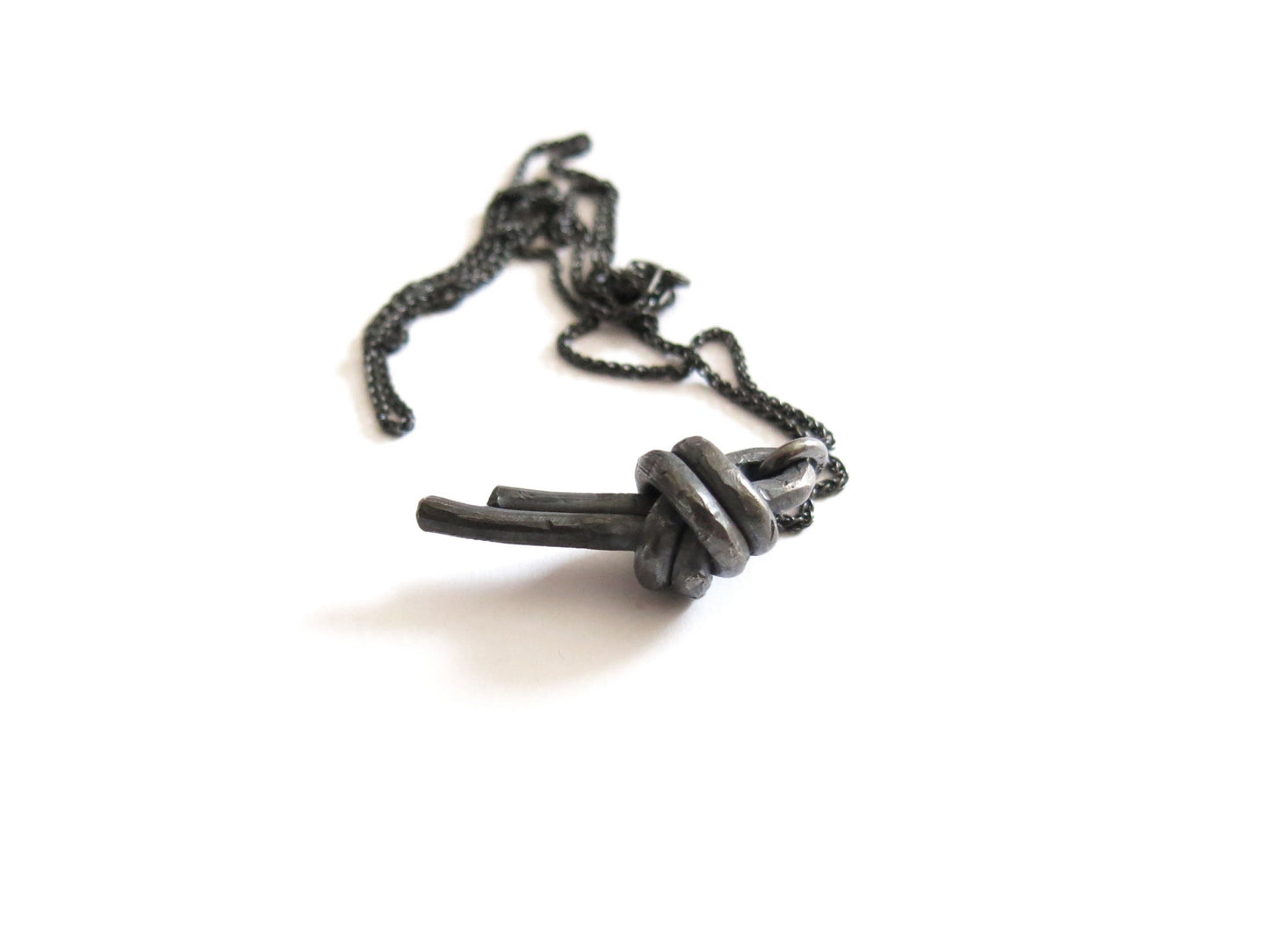 OVERHAND LOOP PENDANT