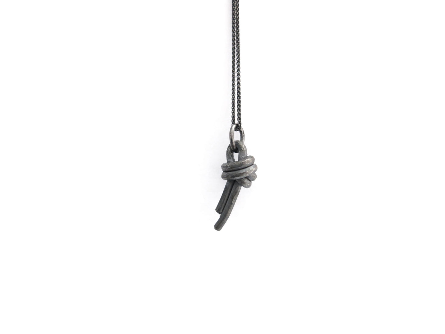OVERHAND LOOP PENDANT