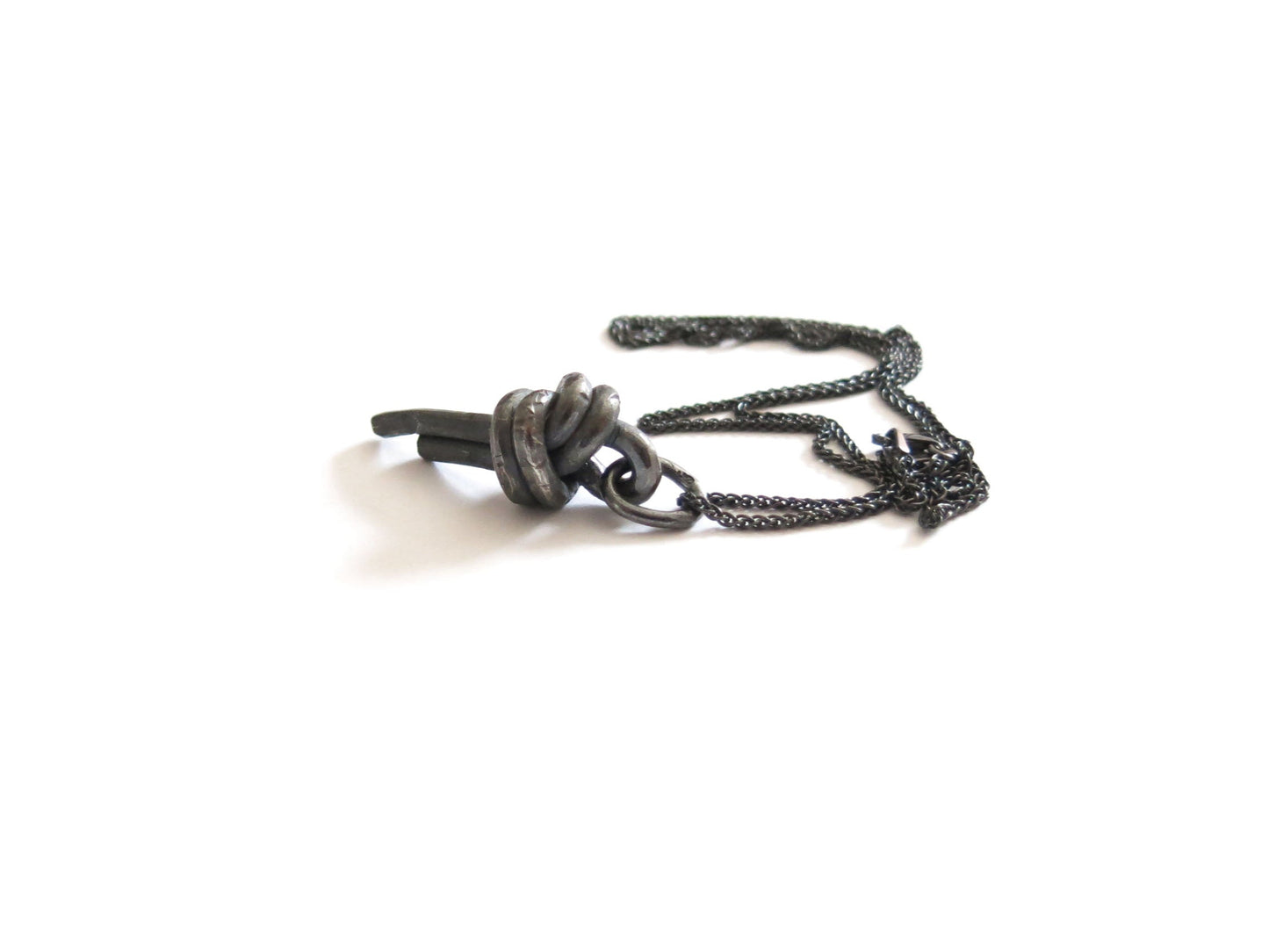 OVERHAND LOOP PENDANT