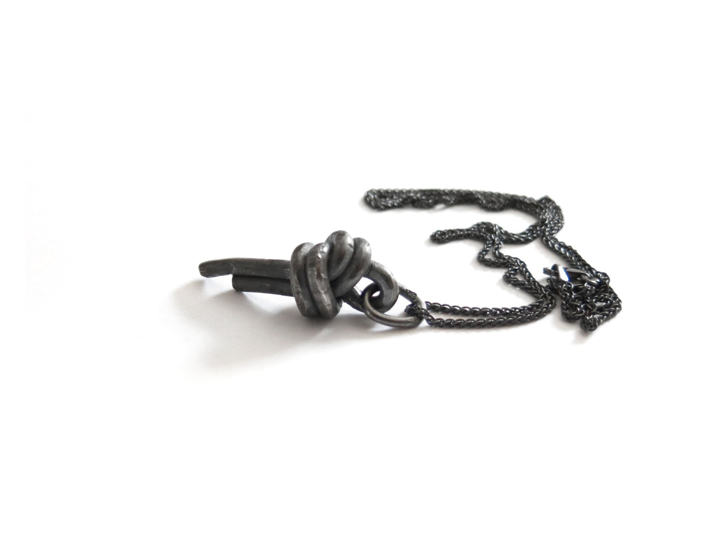 OVERHAND LOOP PENDANT