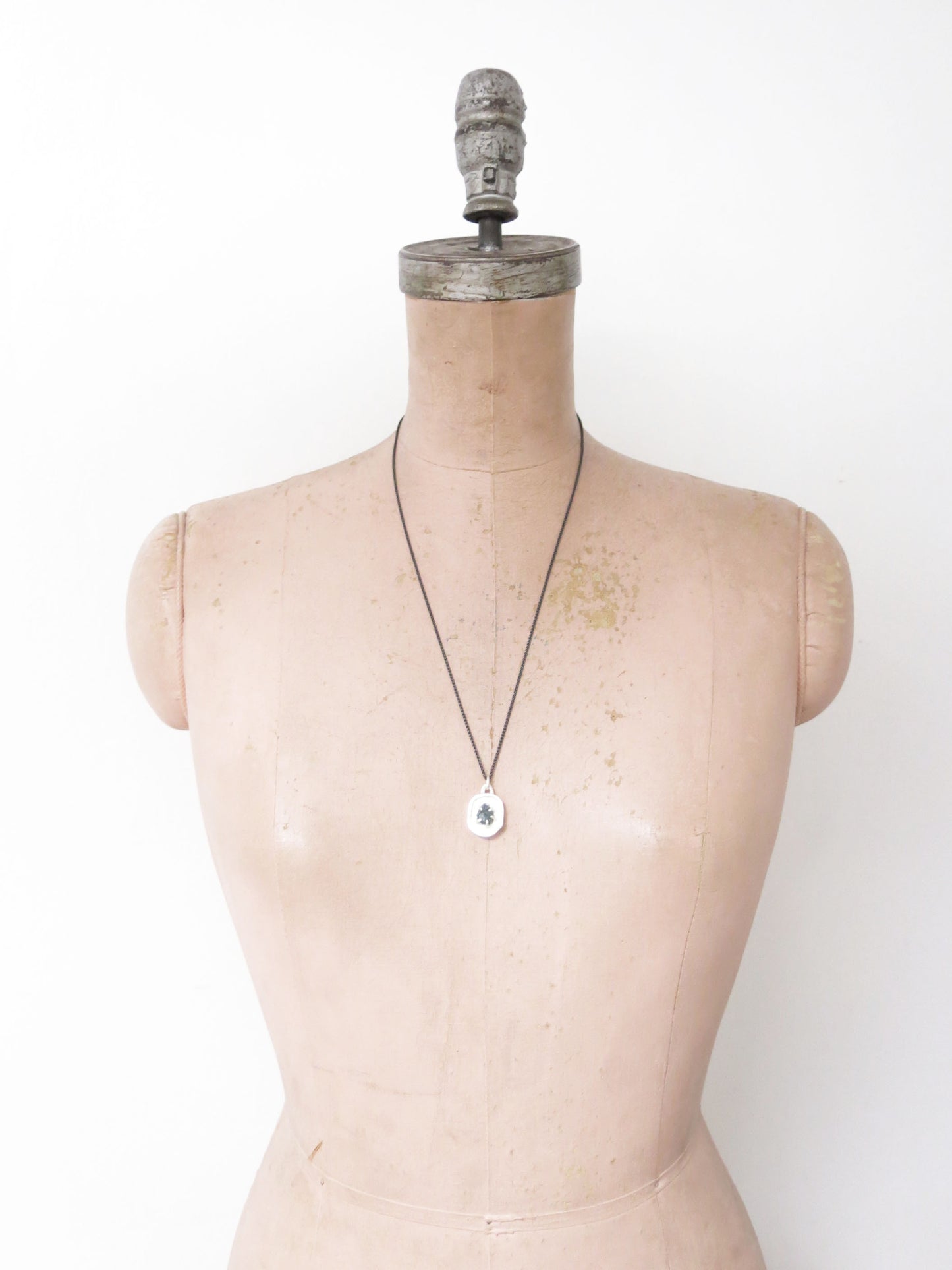 ROUGH SAPPHIRE PENDANT