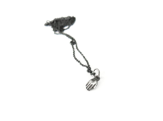 TALISMAN TINY HAND PENDANT