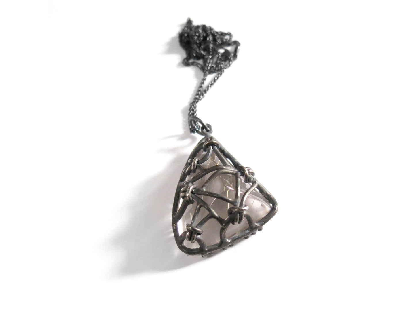 WEIRD TRIANGLE RUTILE QUARTZ NOEUDS