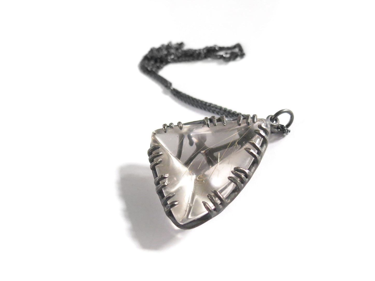 WEIRD TRIANGLE RUTILE QUARTZ NOEUDS