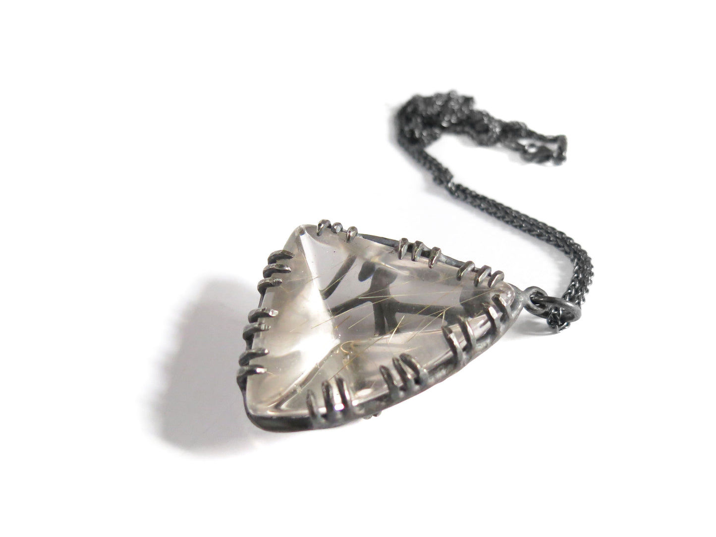 WEIRD TRIANGLE RUTILE QUARTZ NOEUDS