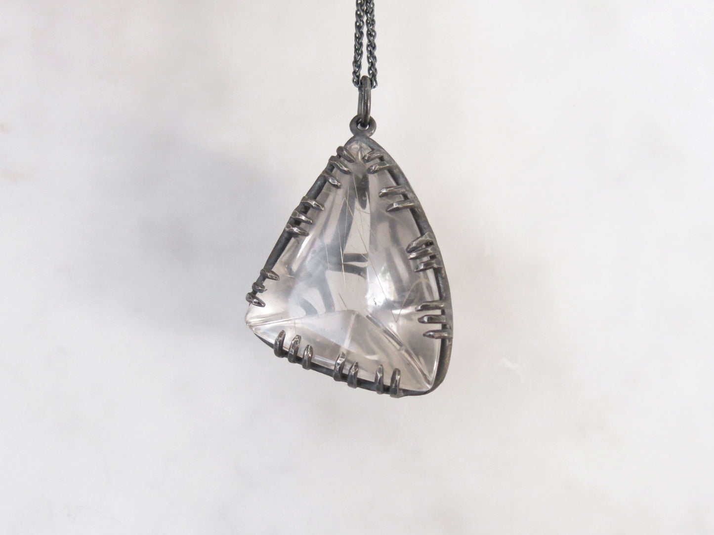 WEIRD TRIANGLE RUTILE QUARTZ NOEUDS