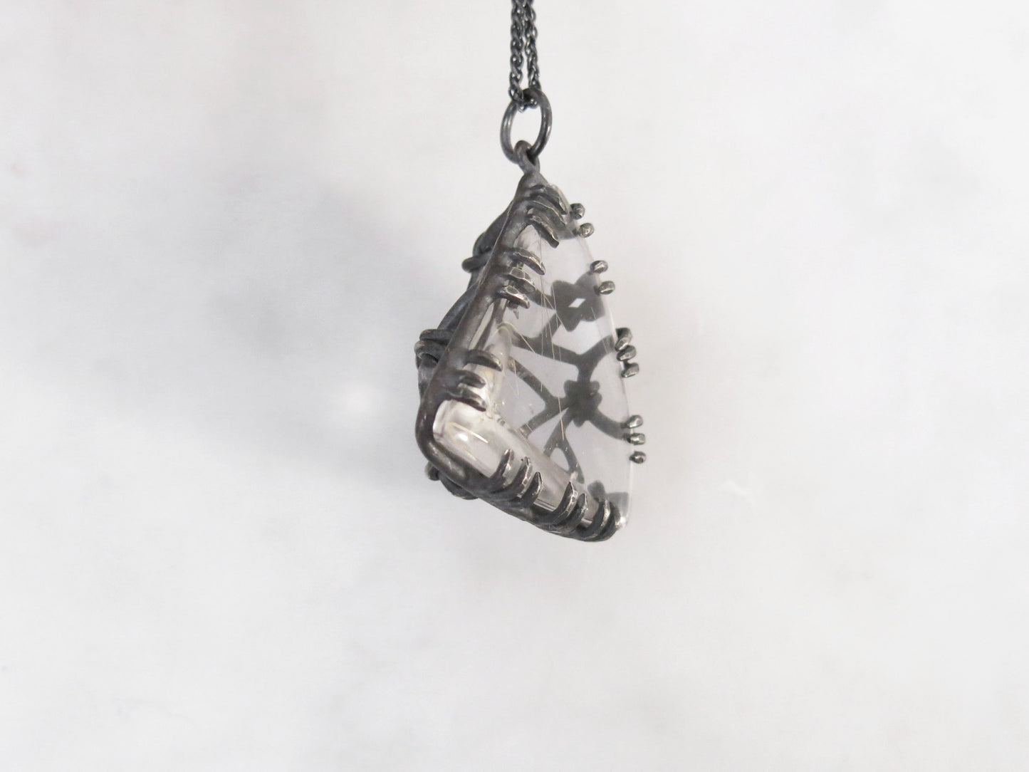 WEIRD TRIANGLE RUTILE QUARTZ NOEUDS