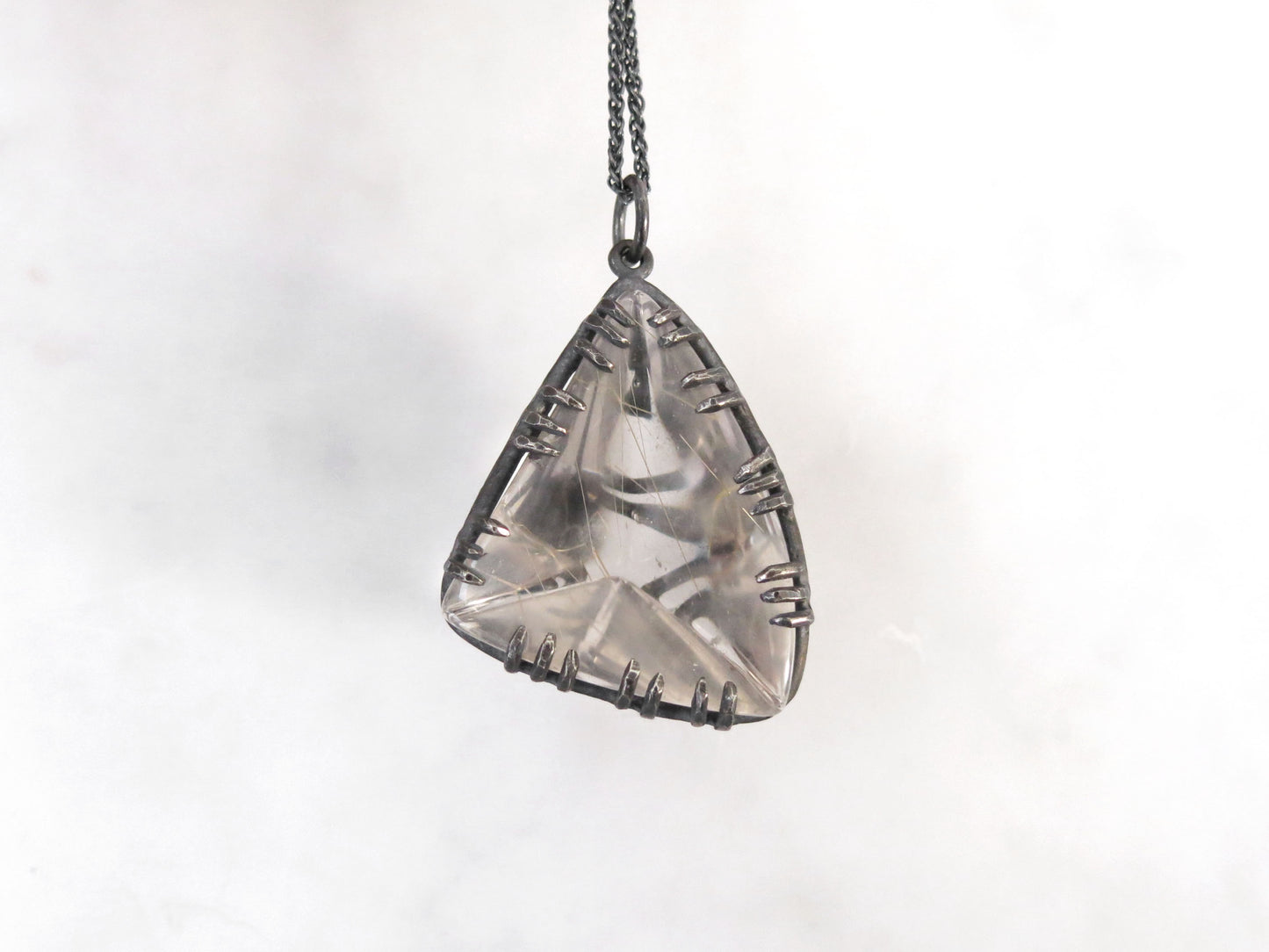 WEIRD TRIANGLE RUTILE QUARTZ NOEUDS