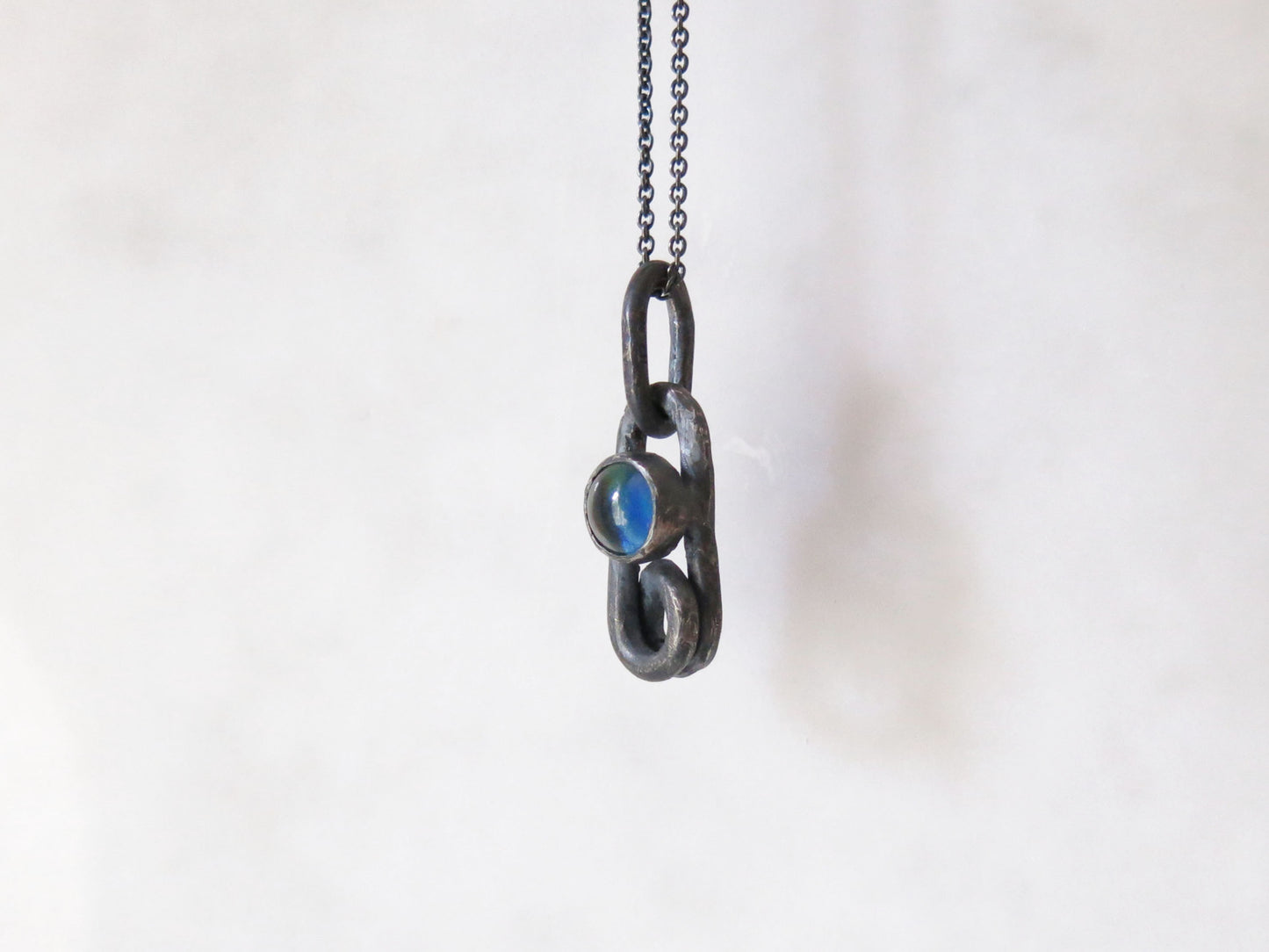MOODY PENDANT