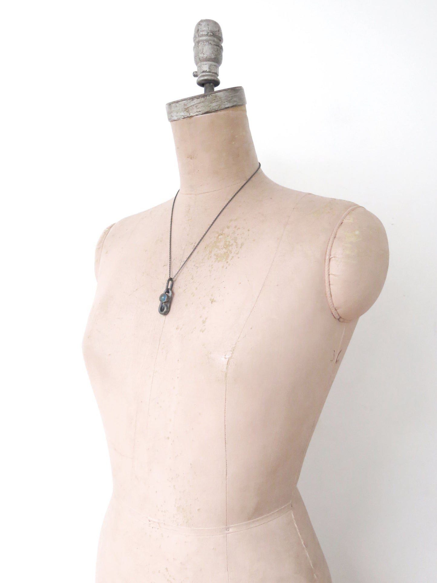 MOODY PENDANT