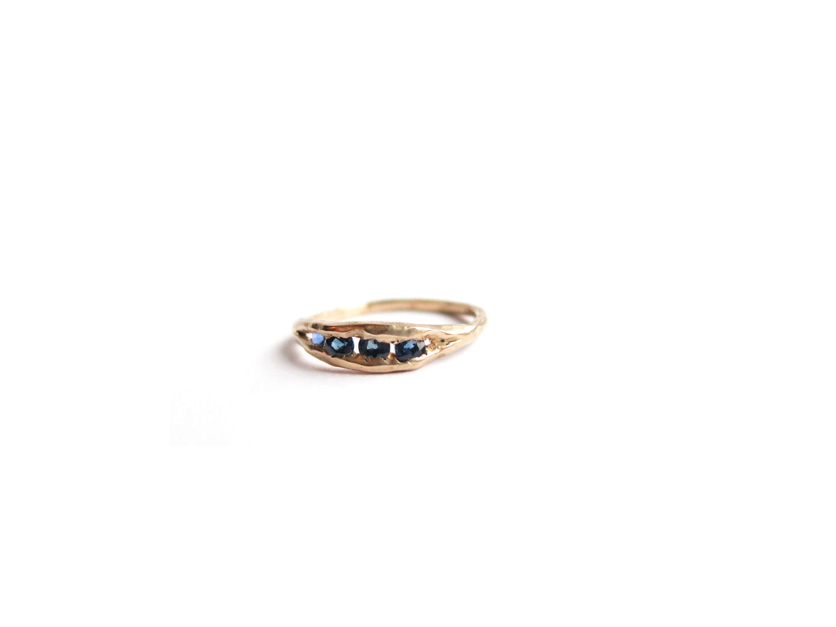 14K BLUE SAPPHIRES RING