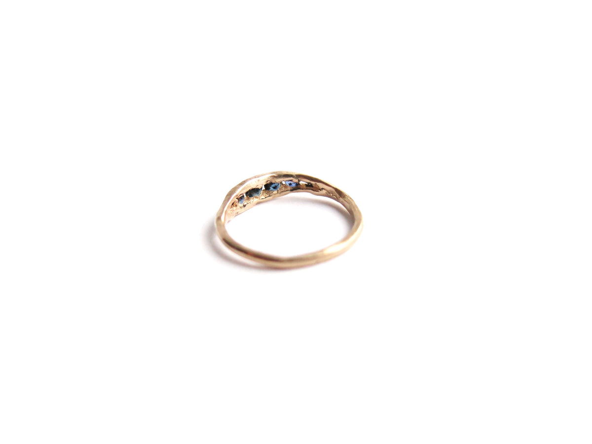 14K BLUE SAPPHIRES RING