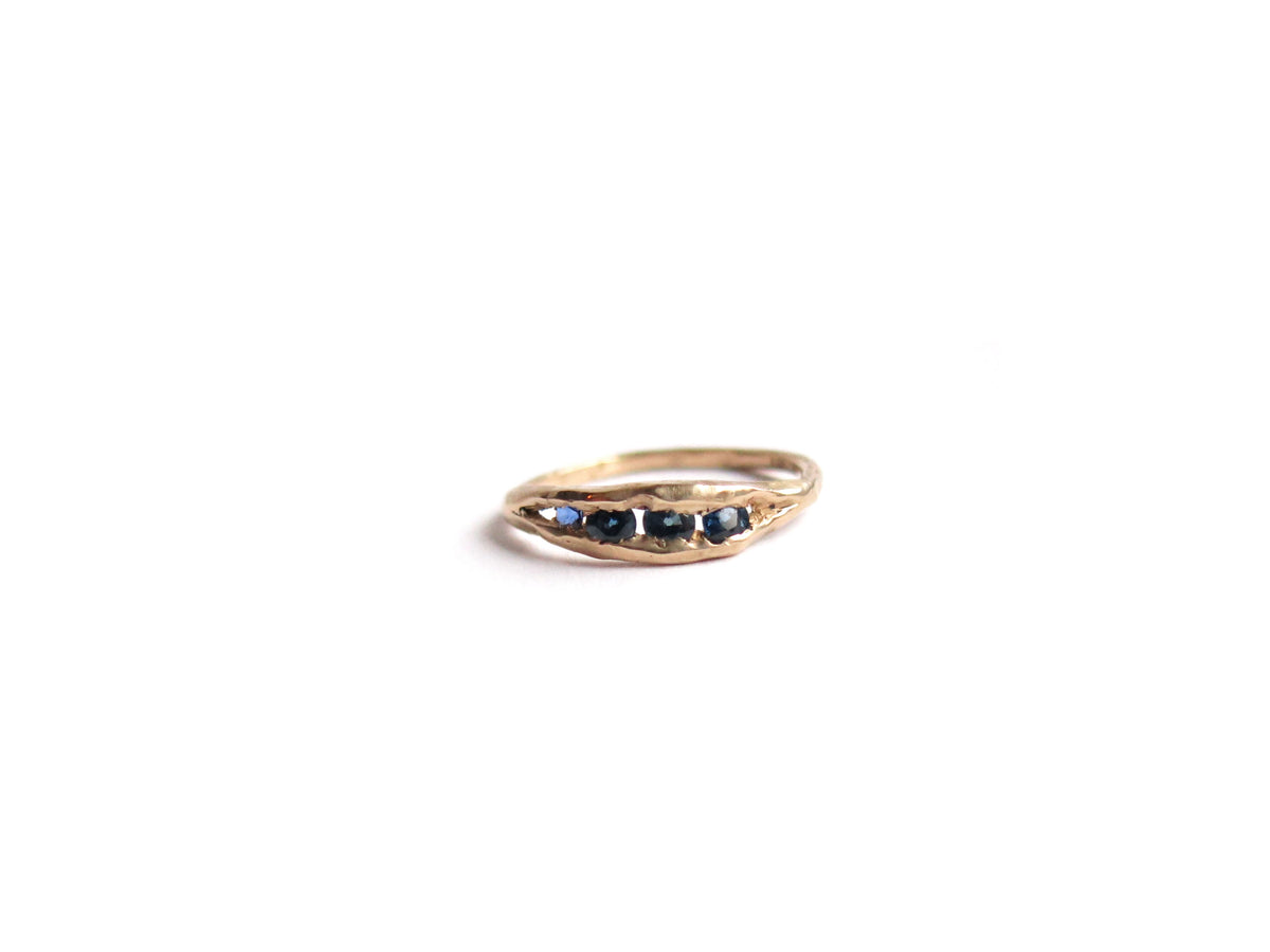 14K BLUE SAPPHIRES RING