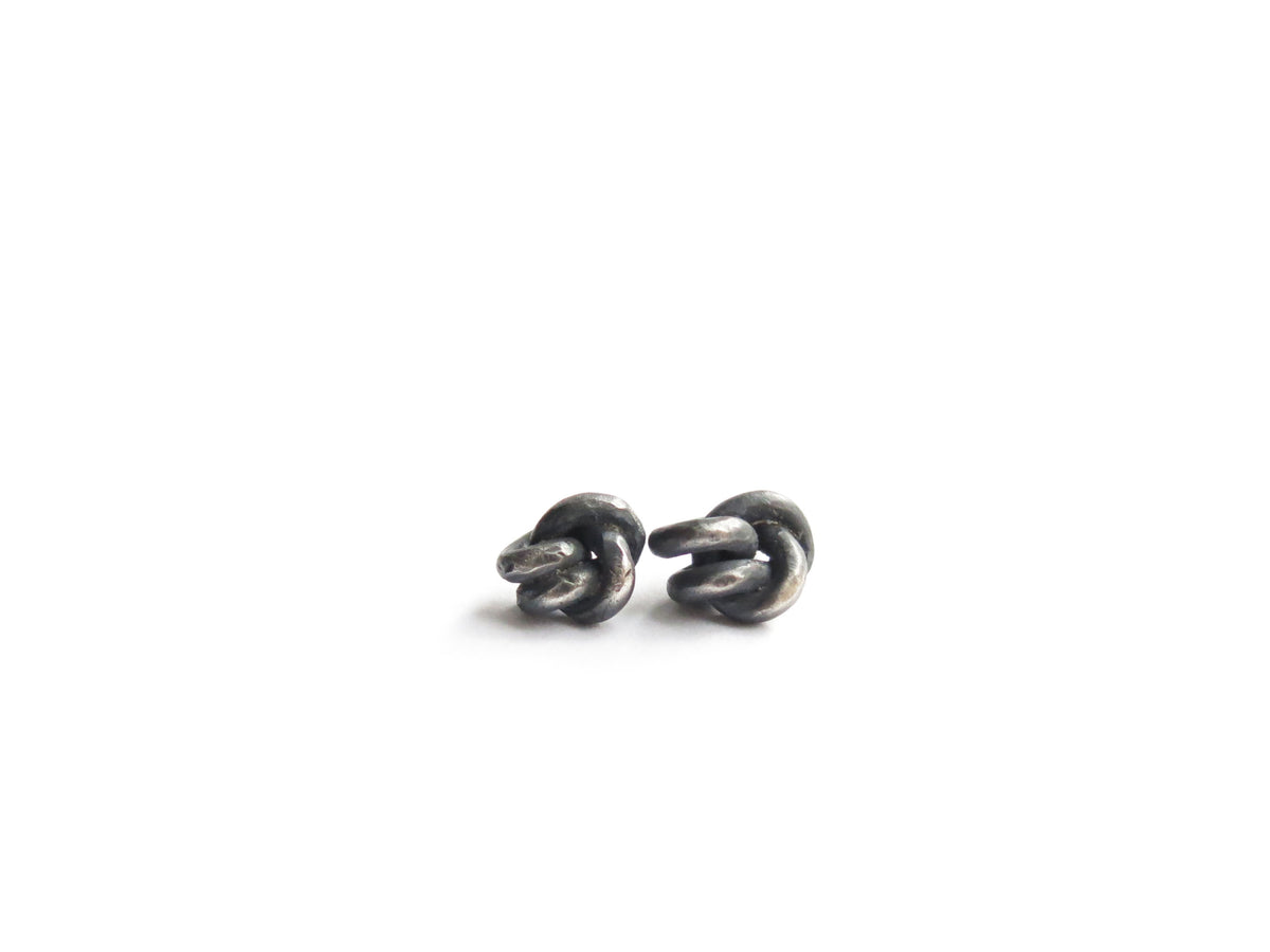 ROUND KNOT EARRINGS