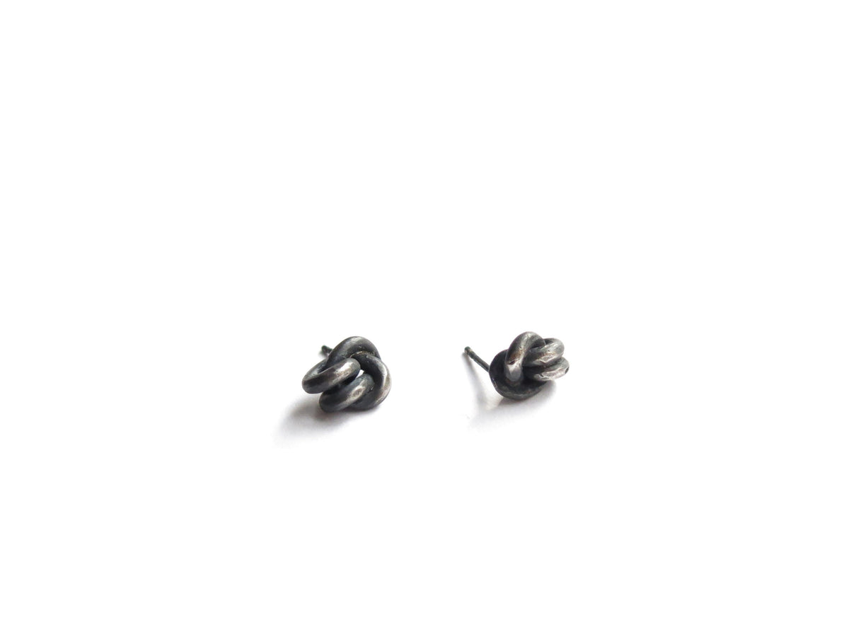 ROUND KNOT EARRINGS
