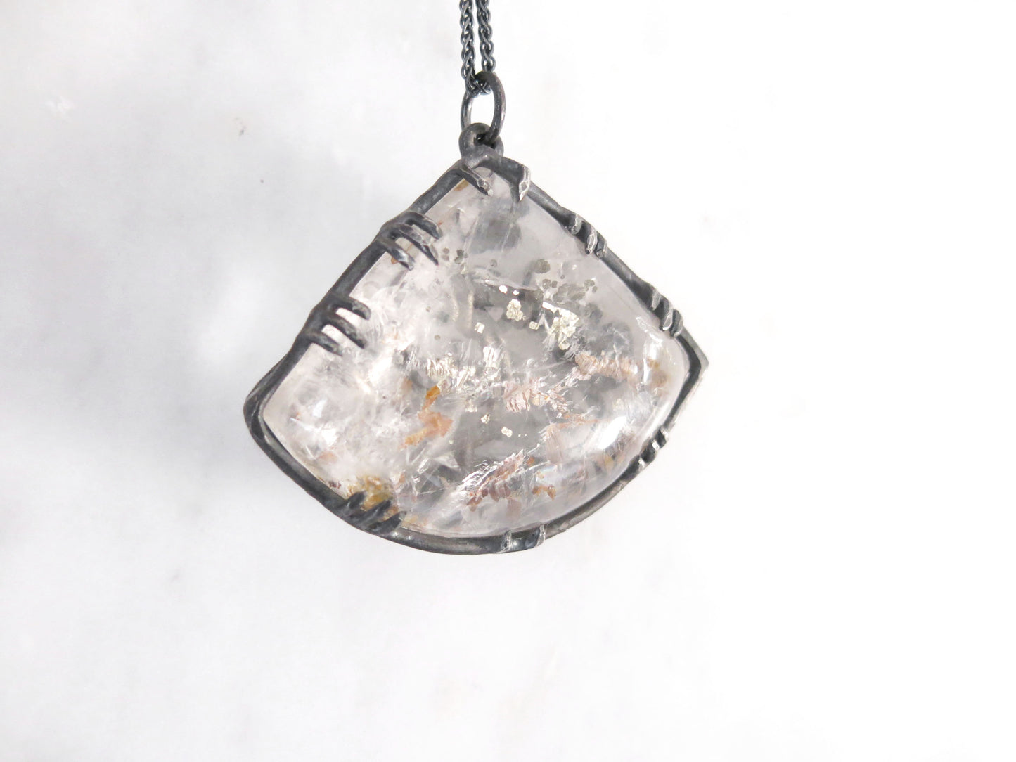 FAN CRYSTAL KNOTS PENDANT